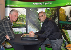 Adrie Lauwrijssen van Maatschap Lauwrijssen-Frijters aan de statafel bij Fred Odenkirchen van Metazet FormFlex.